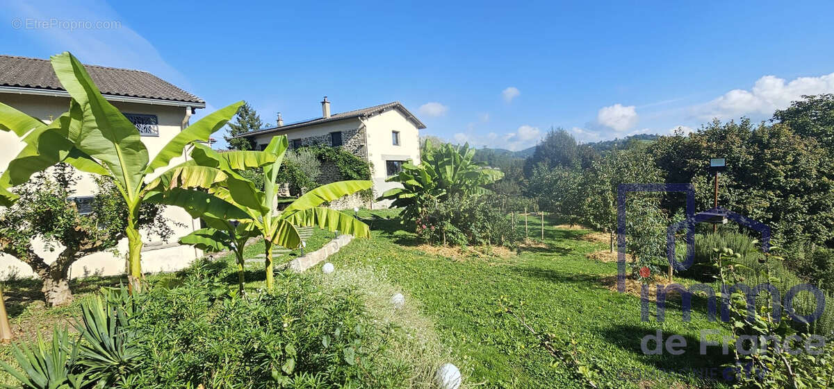 Maison à LA TOUR-EN-JAREZ