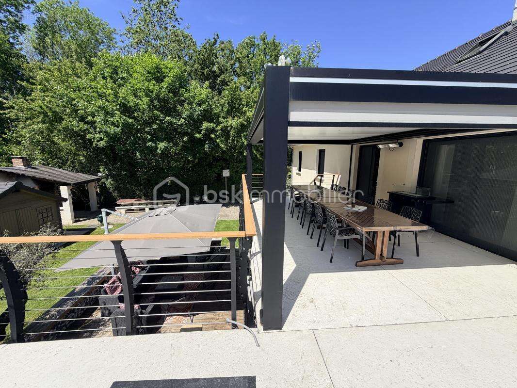 Sublime maison sur 3 niveaux, 4 chambres, une piscine et de très beaux matériaux - photo 4