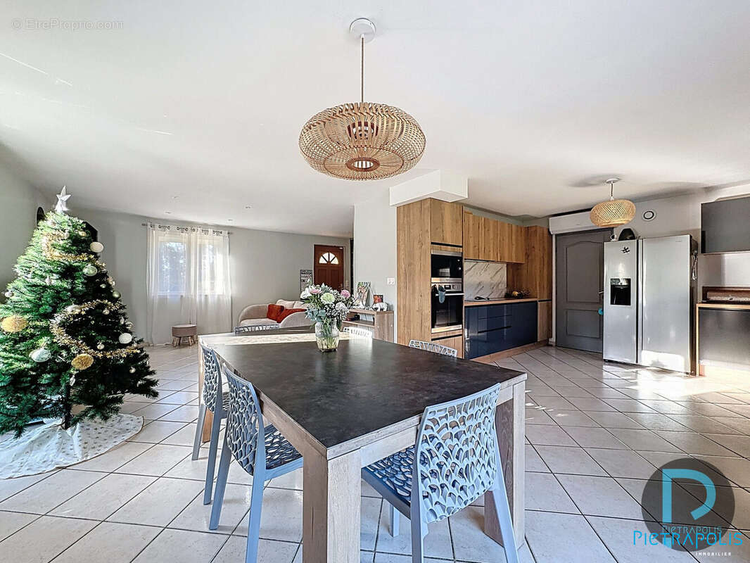 Maison à GENOUILLEUX