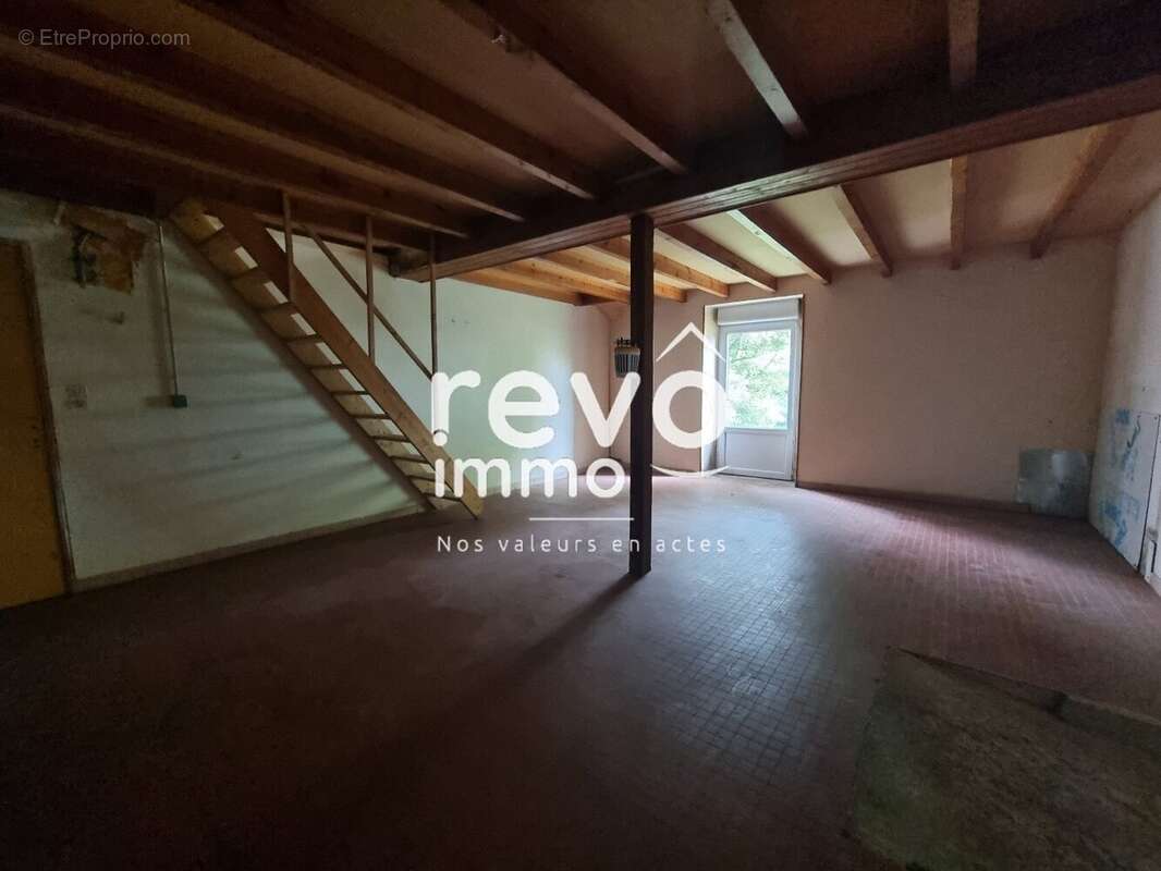 Maison à SAINT-REMY-EN-MAUGES