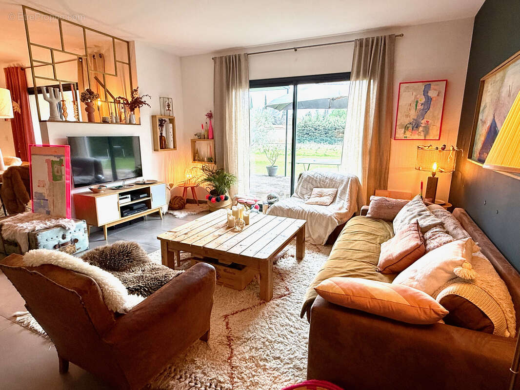 Maison à SAINTE-CECILE-LES-VIGNES