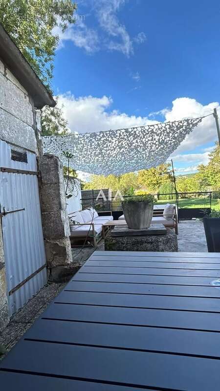 Maison à MAGNAC-SUR-TOUVRE