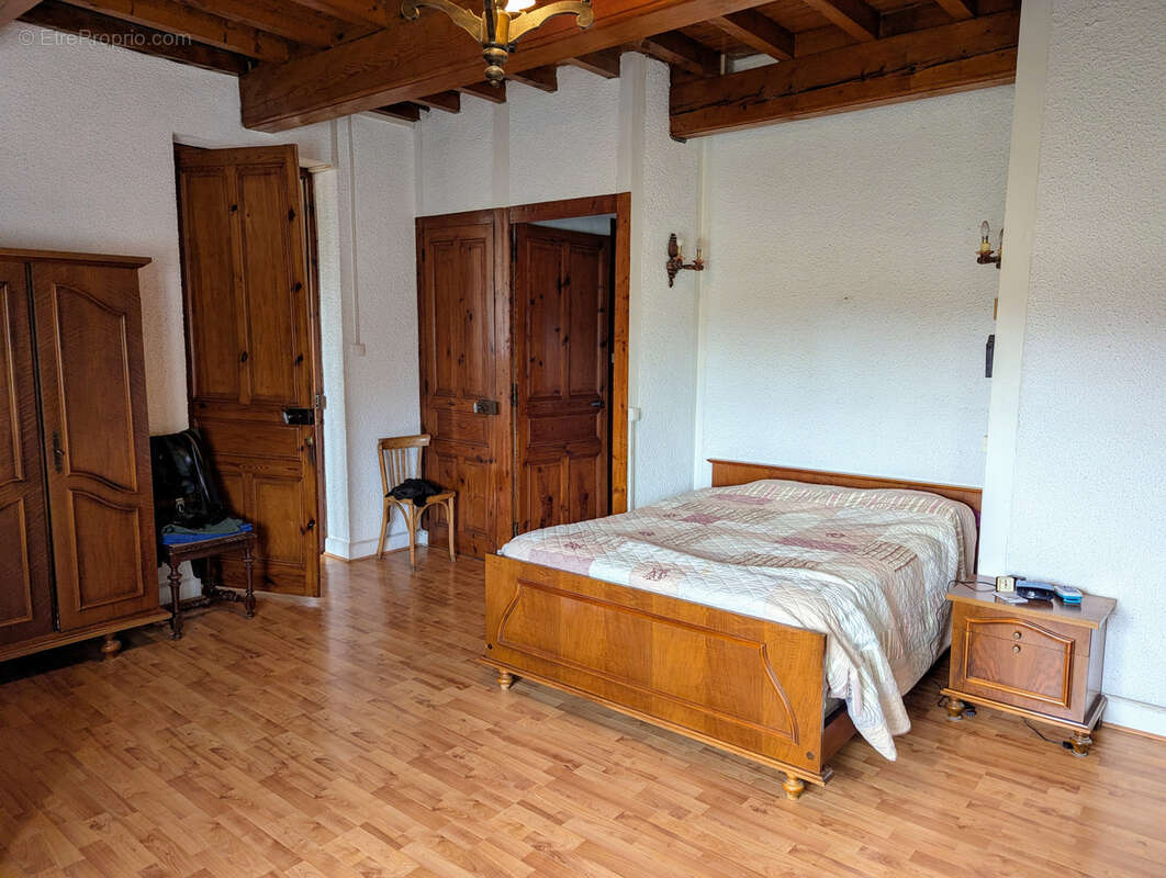 Maison à SAINT-VICTOR-MALESCOURS