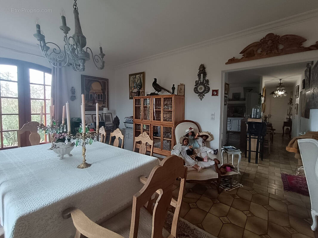 Maison à COUTRAS