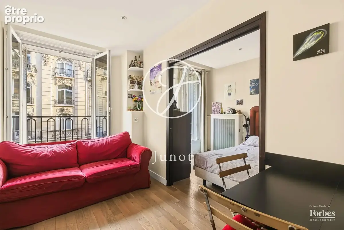 Paris 16e - ALMA / AVENUE GEORGE V - Appartement - 2 pièces - 30,15 m²  Carrez - Balcon. - photo 3