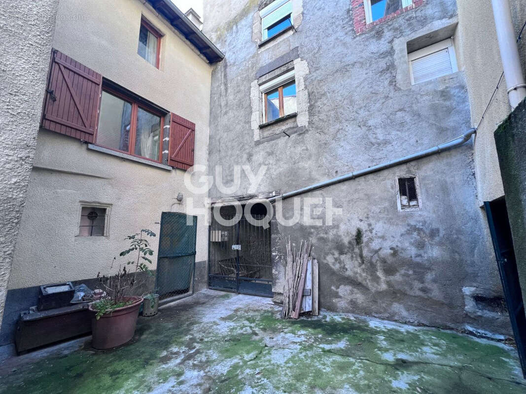 Maison à LA ROCHE-BLANCHE