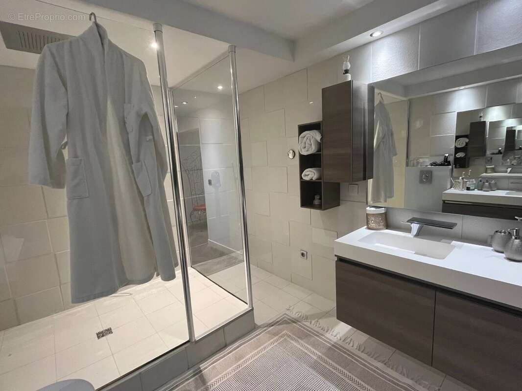 Appartement à MANDELIEU-LA-NAPOULE