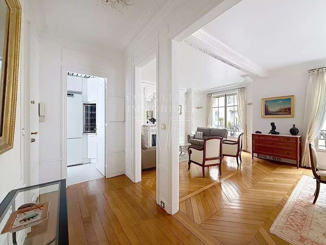 Appartement à PARIS-16E