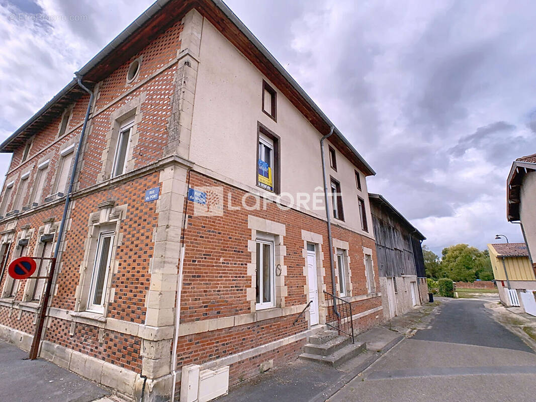 Maison à LA NEUVILLE-AU-PONT