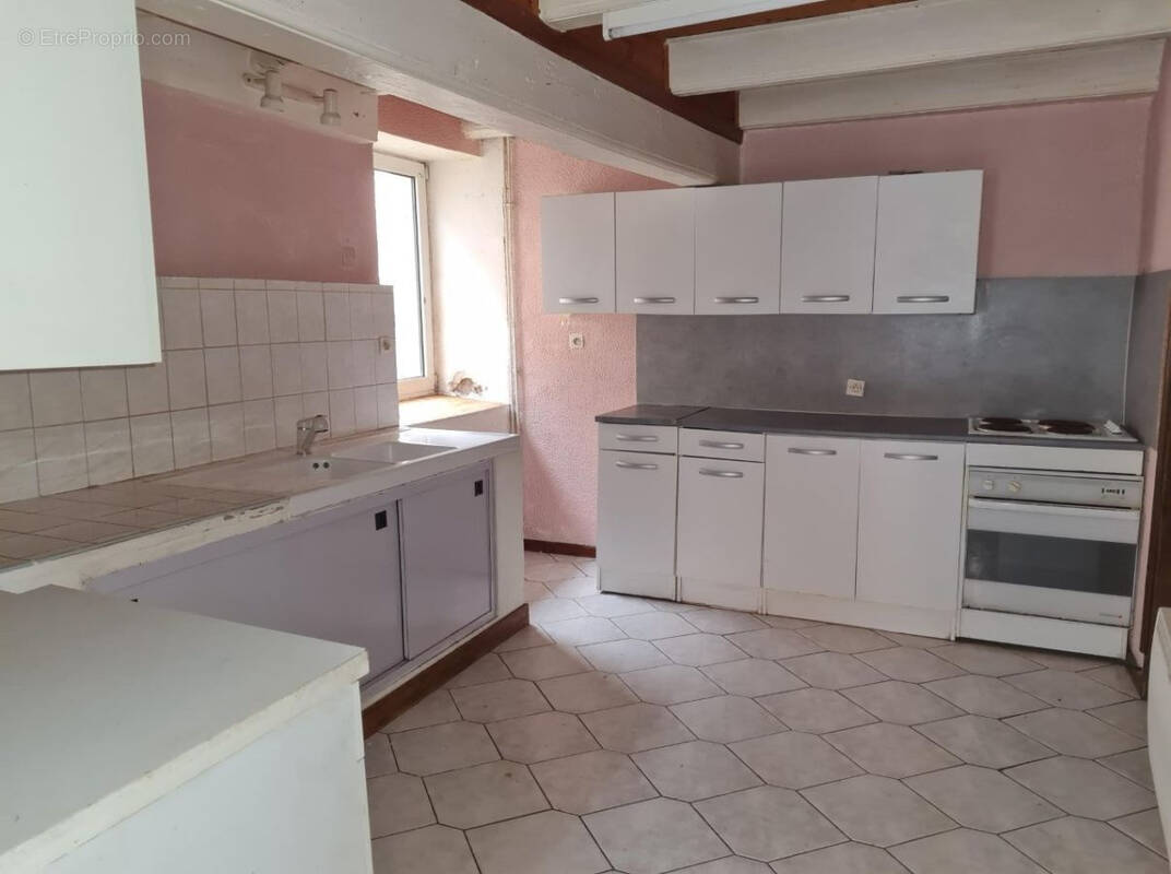 Maison à MAIZIERES-LES-VIC
