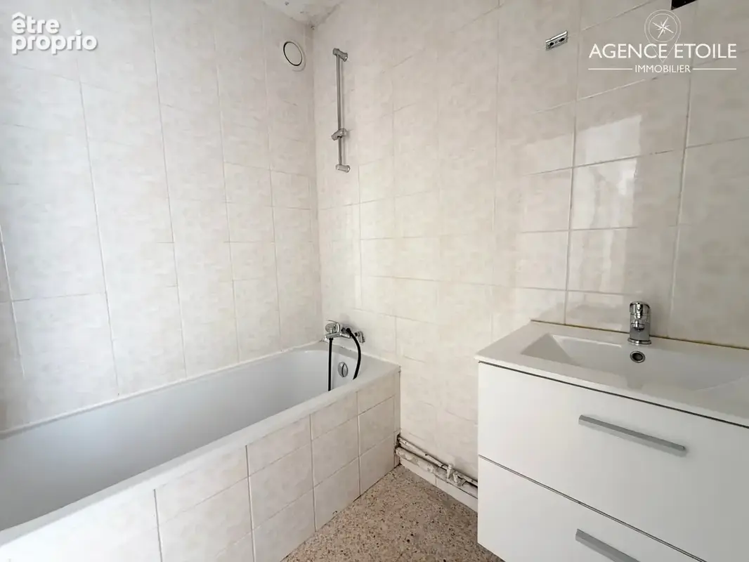 Marseille 12e   grand type 5 traversant de 95 m2   4 chambres   terrasse - loggia   place de parking privative - photo 10
