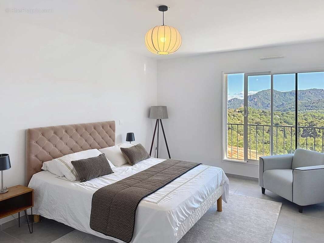 Maison à LES ADRETS-DE-L'ESTEREL