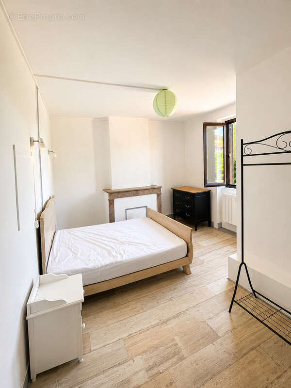À vendre   T2 rénové de 52 m2   Vendu meublé   Investissement clé en main   Rentabilité brute 10,5 % - photo 2