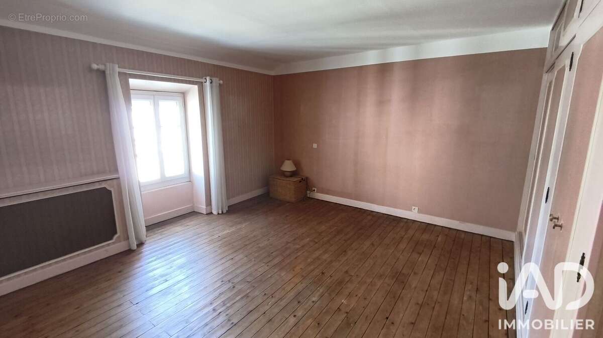 Maison 200 m² à Chateauroux  - photo 9