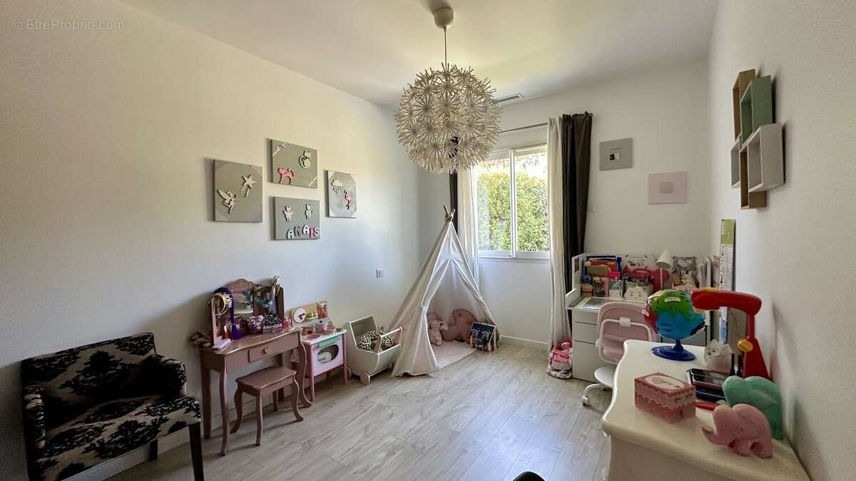 Villa contemporaine de 6 pieces de 133 m2 avec piscine et garage - photo 14