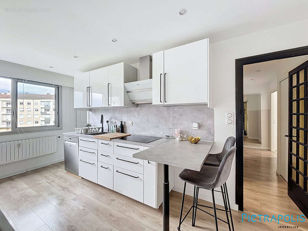 Appartement à SAINT-GENIS-POUILLY