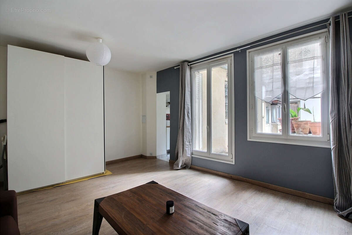 Appartement à PARIS-14E
