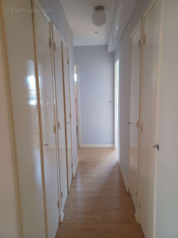 EXCLUSIVITE !!! Le Péage de Roussillon, Appartement 80 m2 habitables environ, avec place de parking et cave. - photo 7