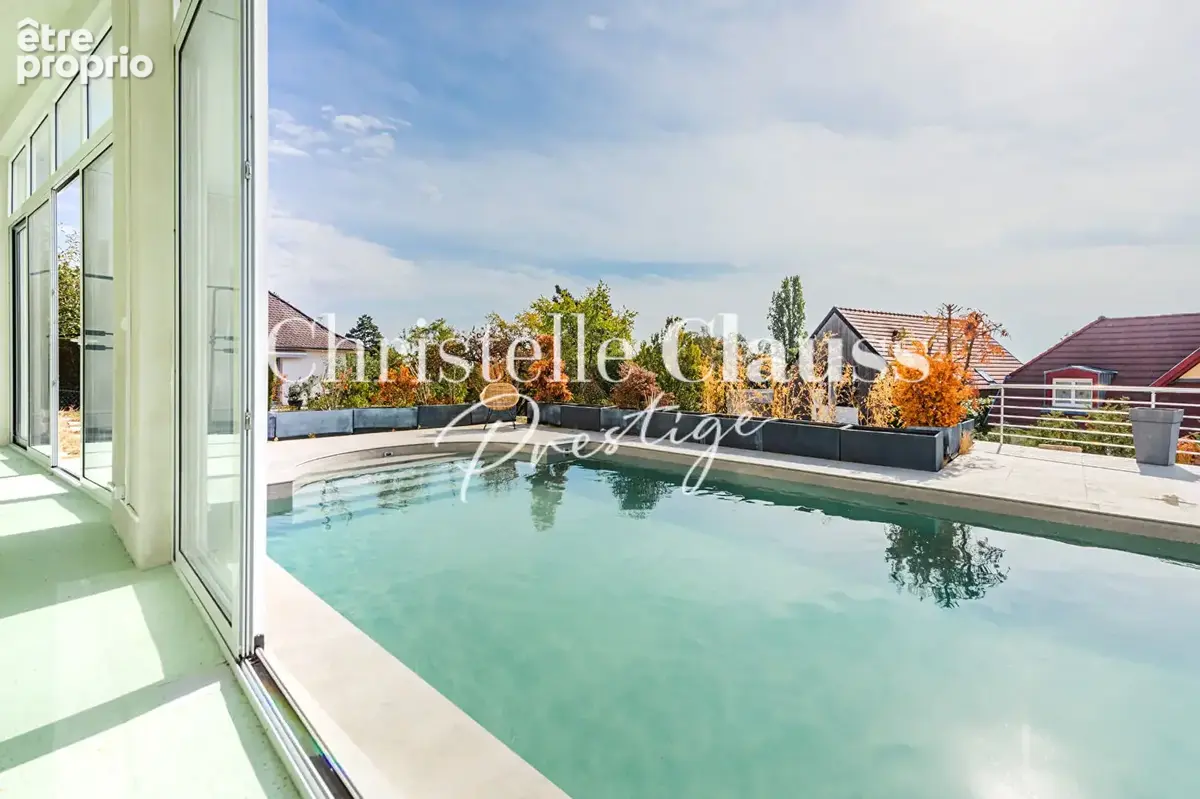 Maison de 374m2 + 215m2 d'annexes, avec piscine et 4 terrasses - photo 2