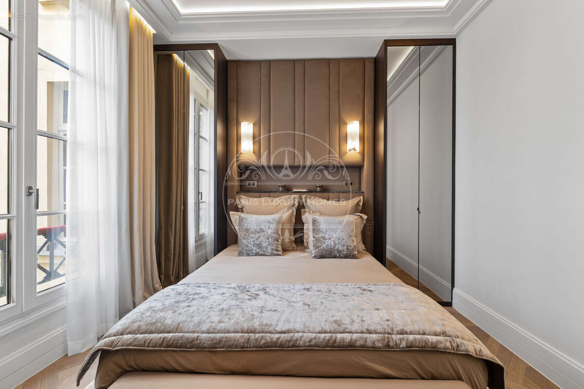 Appartement à PARIS-1E