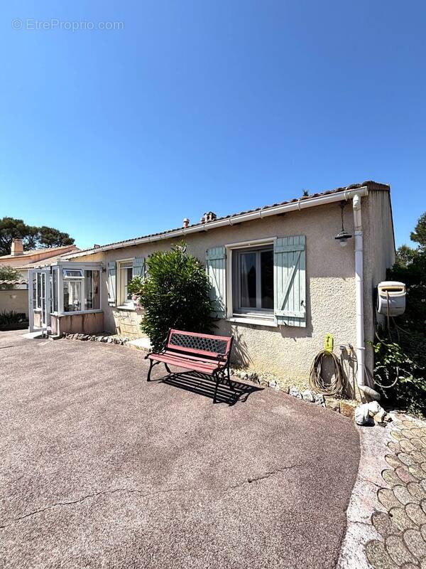 Maison à LE MUY