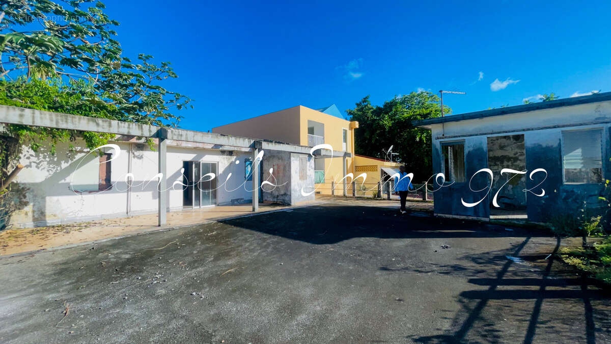 À Vendre   Ensemble Immobilier à réinventer   Bourg du Marin - photo 5