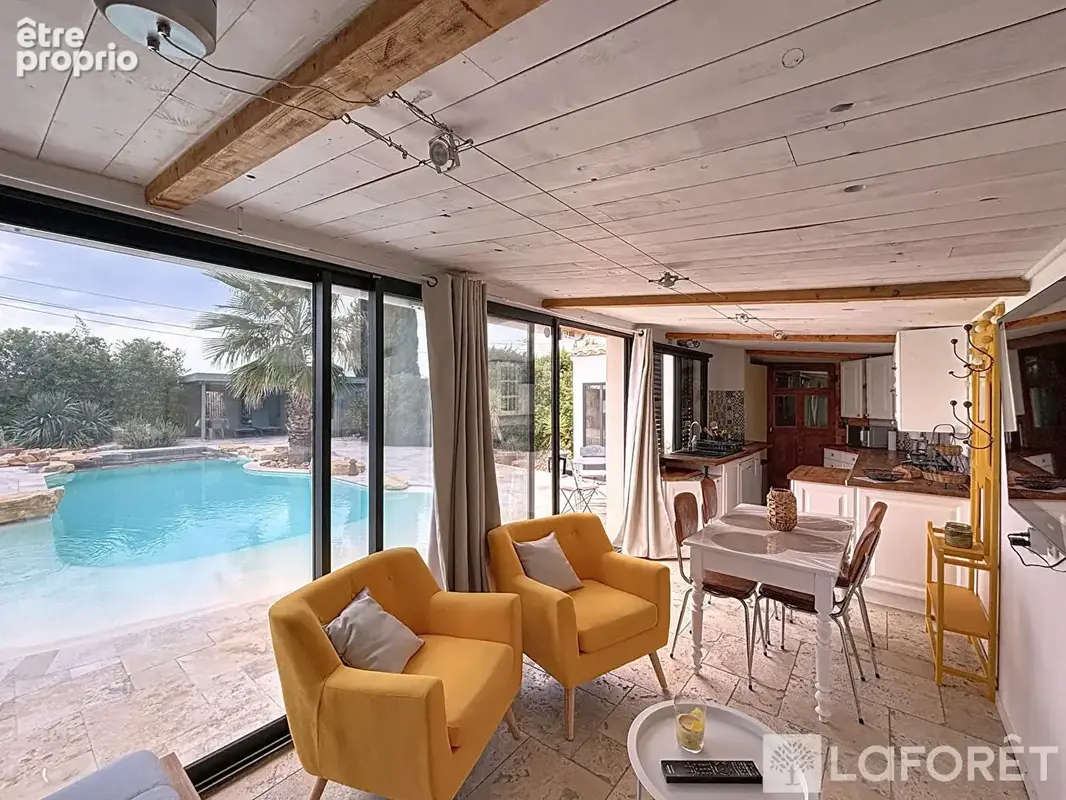 UCHAUX - Maison 4 ch + dépendance, espace détente (piscine, spa, et salle de sport) garage et - photo 5