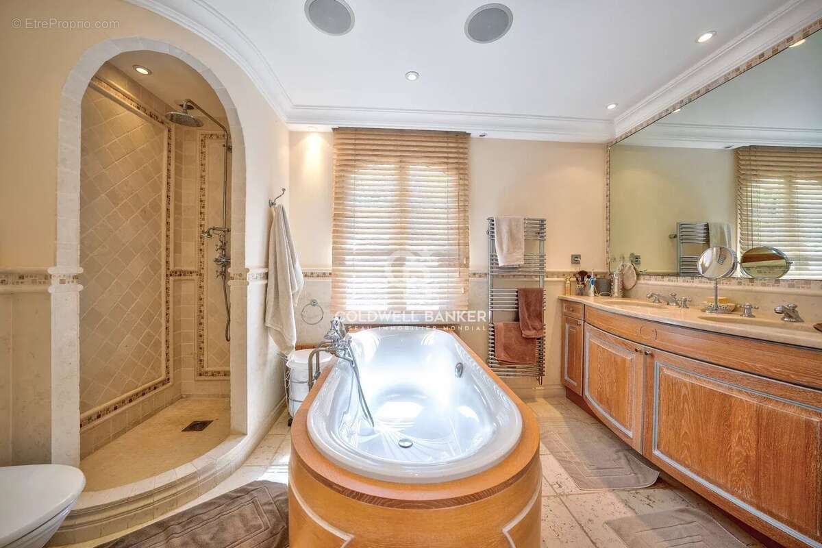 Maison à VALBONNE