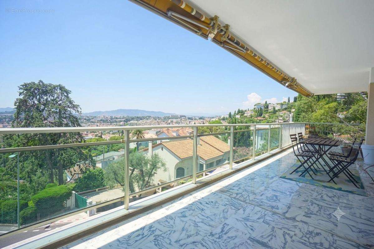 Vue mer - calme - lumineux - double garage - traversant et en angle - photo 2