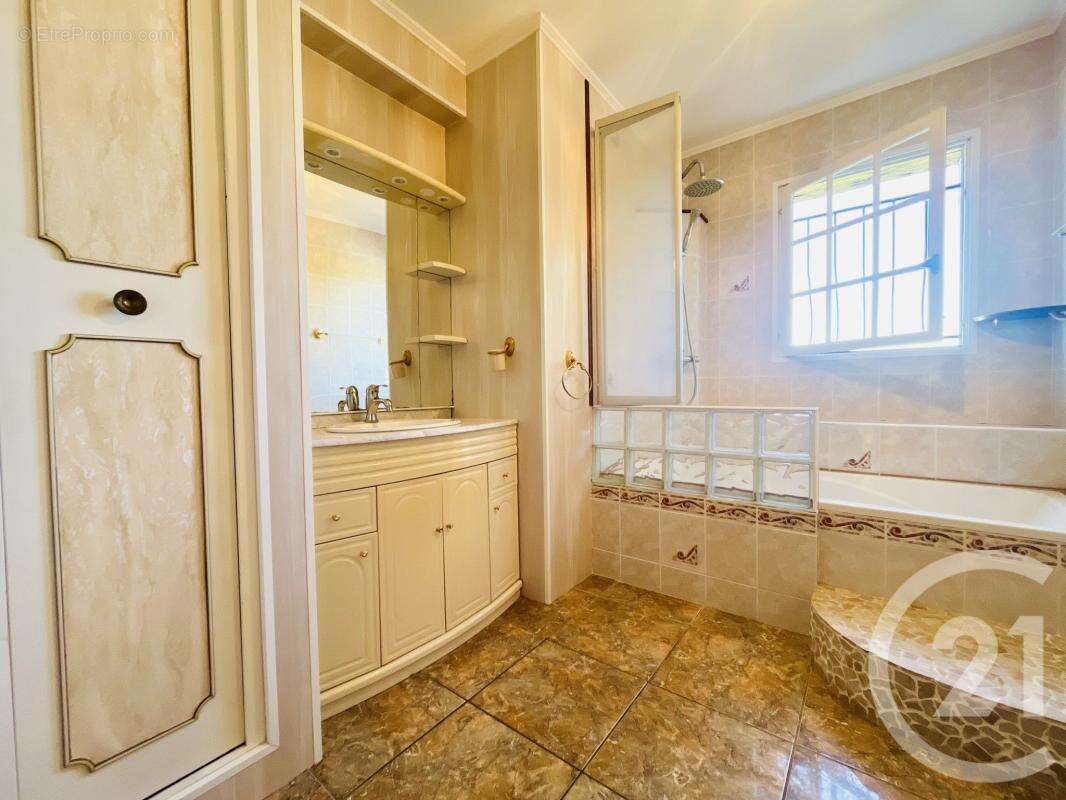 Maison à VERNEUIL-SUR-VIENNE