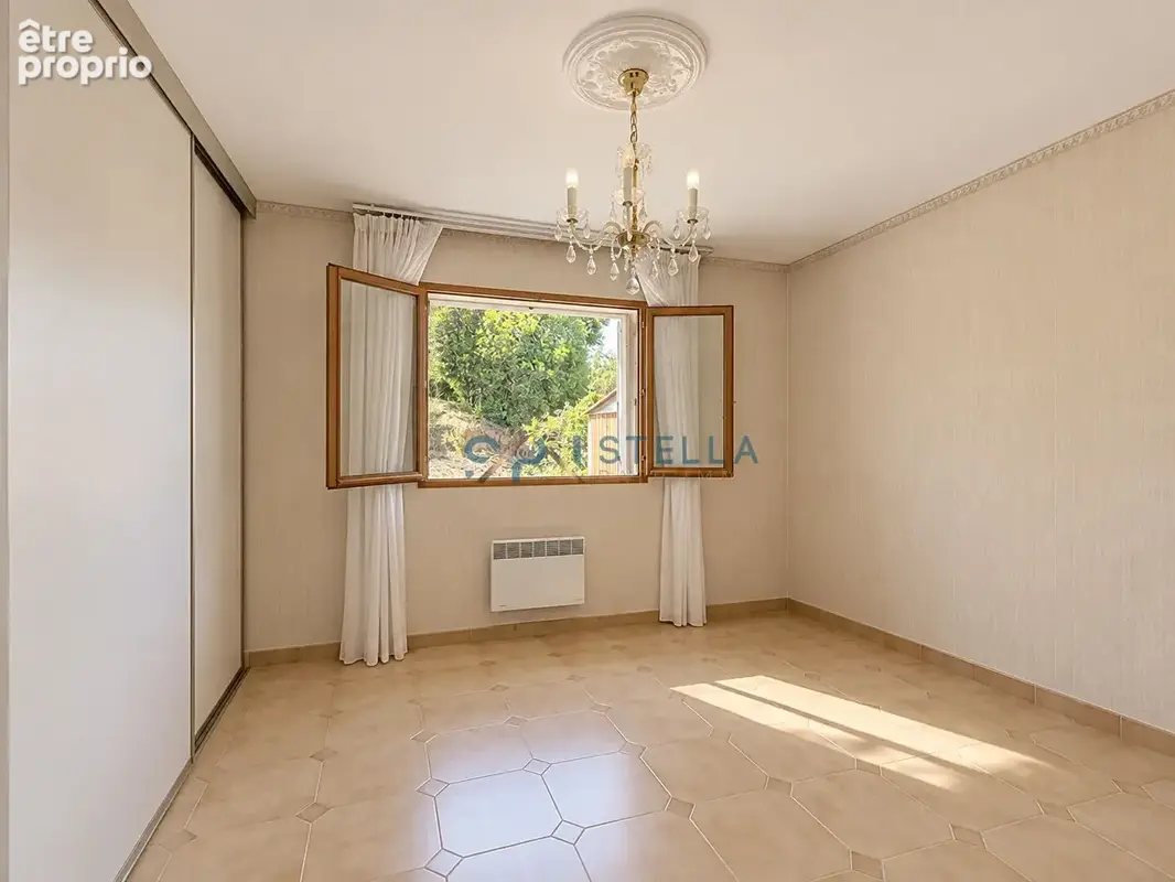 Maison des années 70 avec un fort potentiel en position dominante ! - photo 8