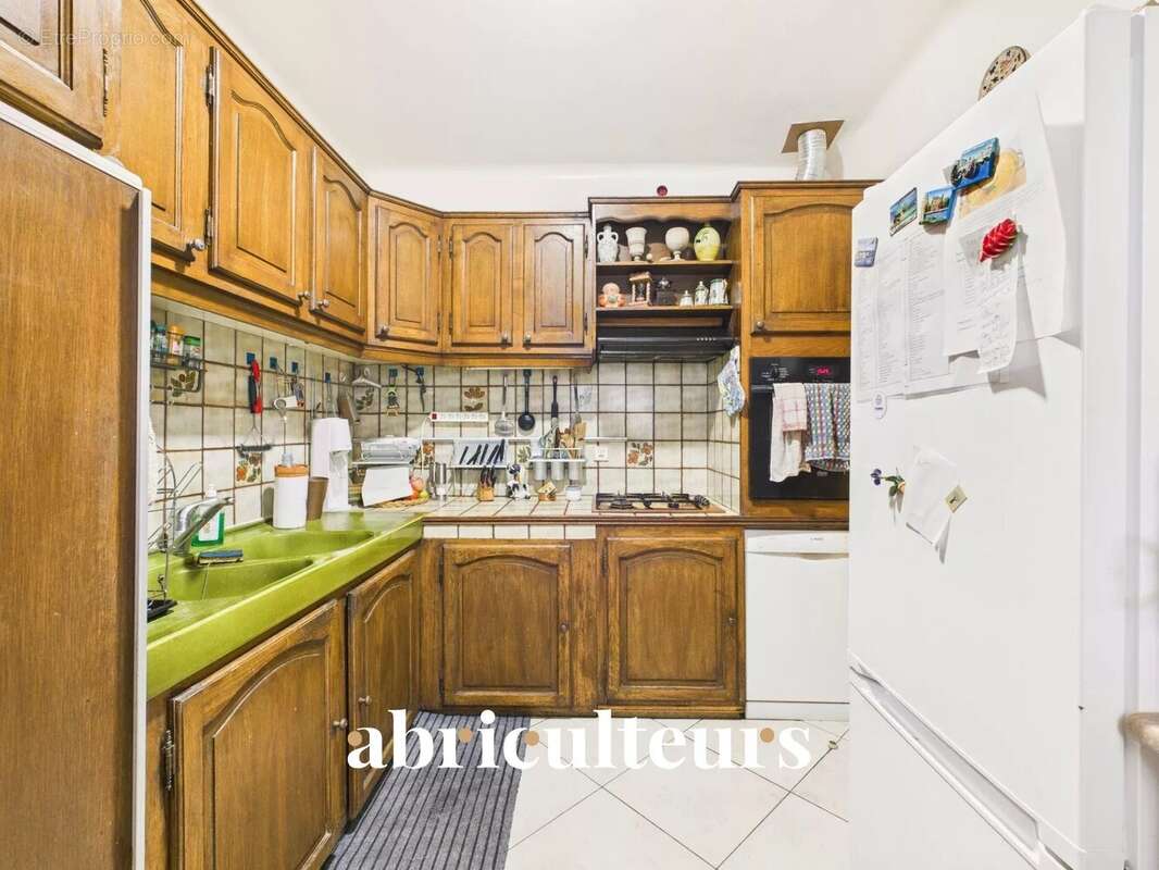 Maison à LA ROQUE-D&#039;ANTHERON