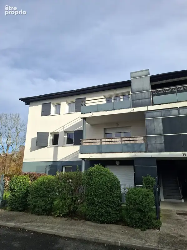 Appartement à LONS
