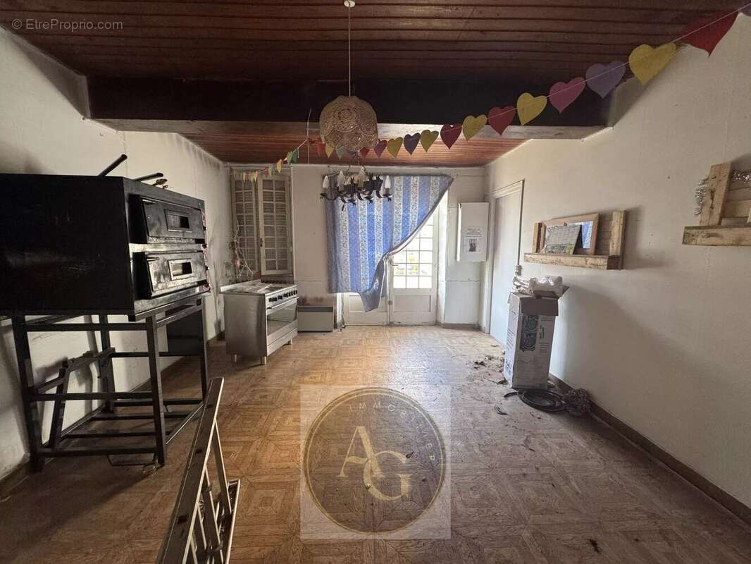 Appartement à MAS-SAINTES-PUELLES