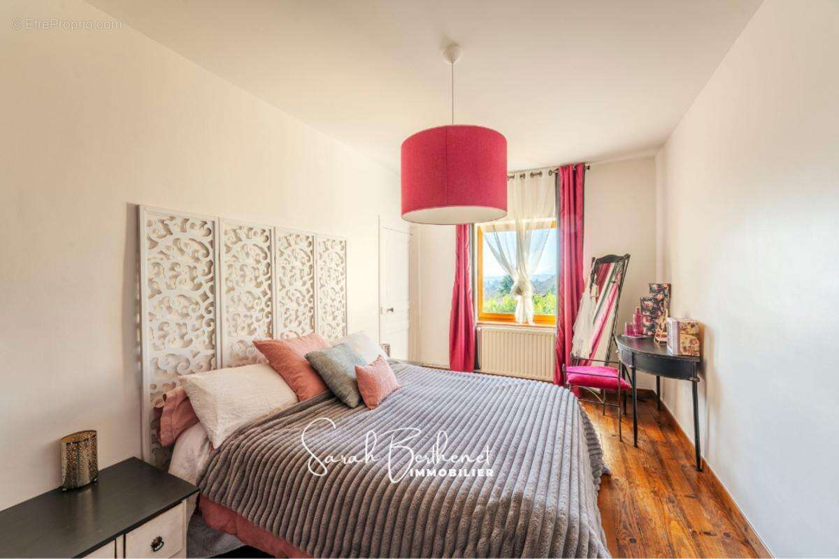 Maison à LA TOUR-DE-SALVAGNY