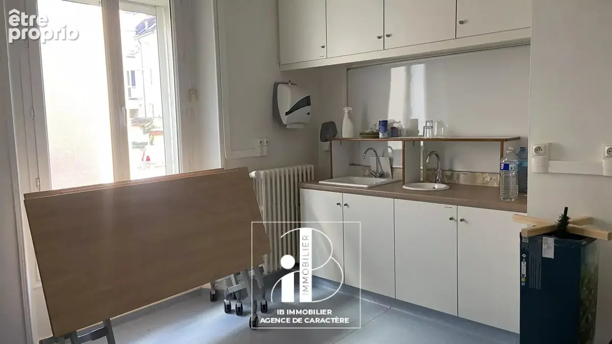 Melun immeuble en toute propriete libre de 402 m² avec ascenceur et parking privatif - photo 6