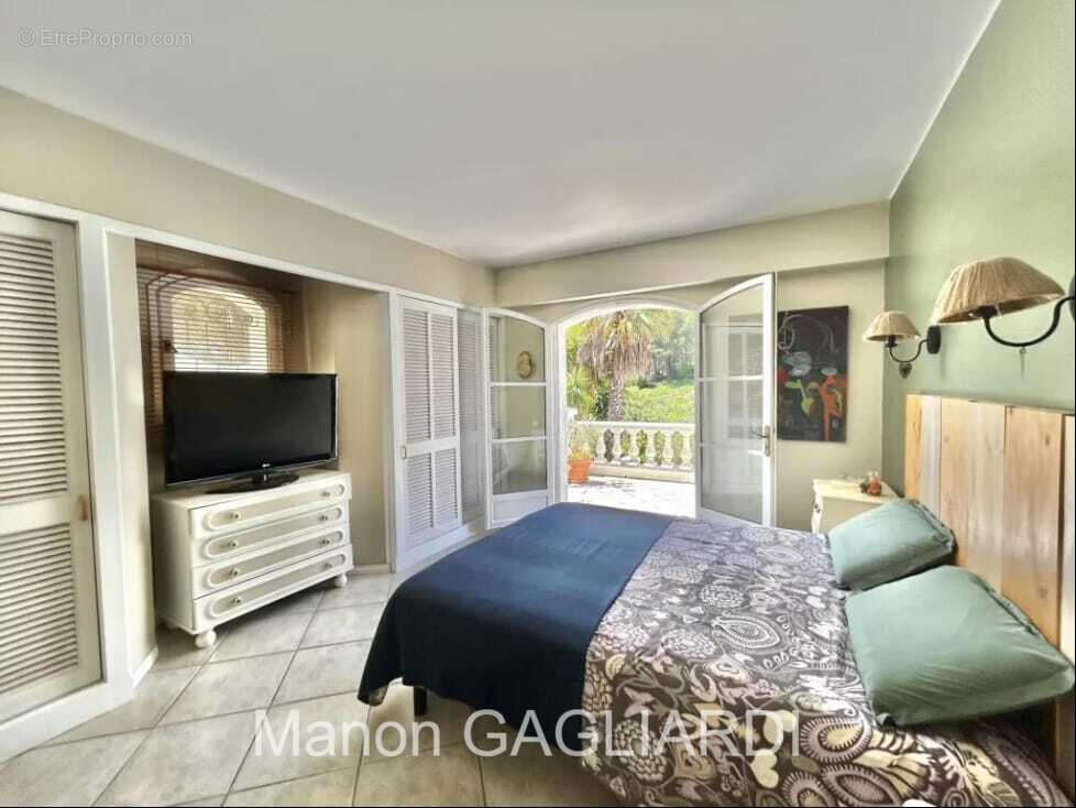 Maison à SAINT-CYR-SUR-MER