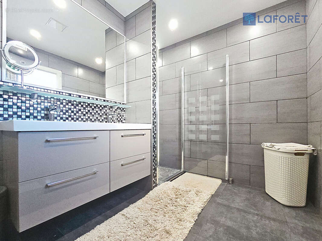 Maison à SAINT-THIBAULT-DES-VIGNES