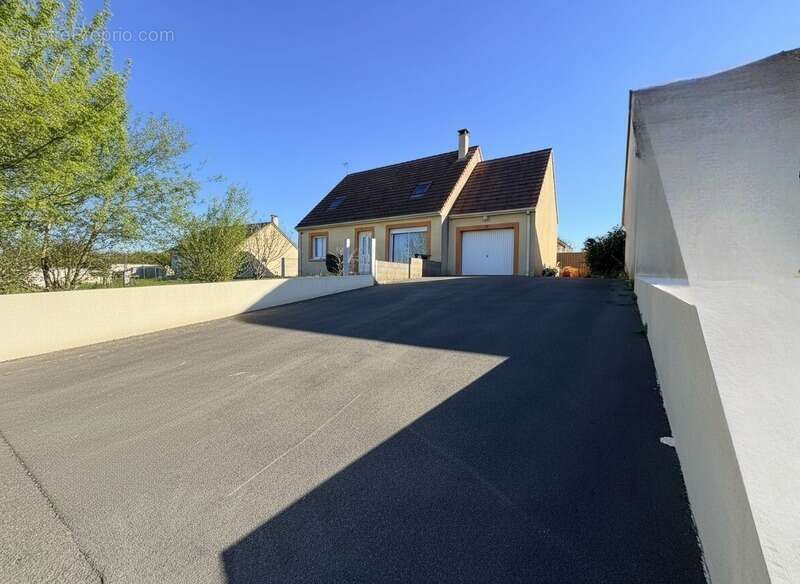 Maison à COULANS-SUR-GEE