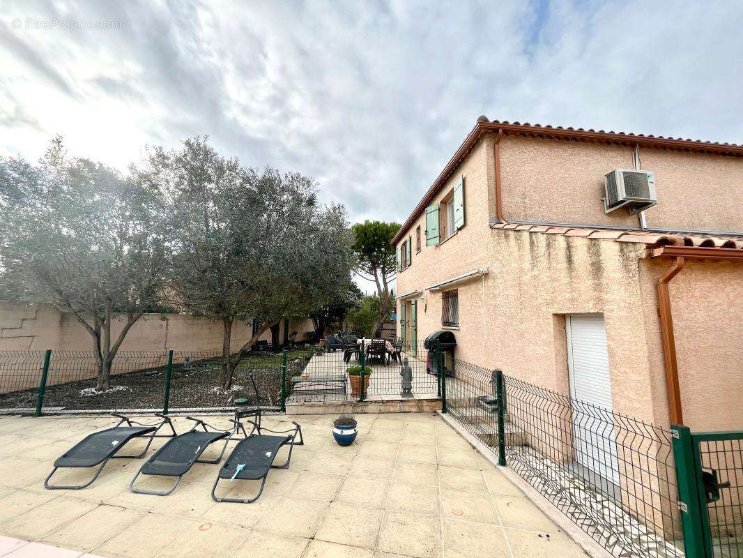Maison à MONTBAZIN