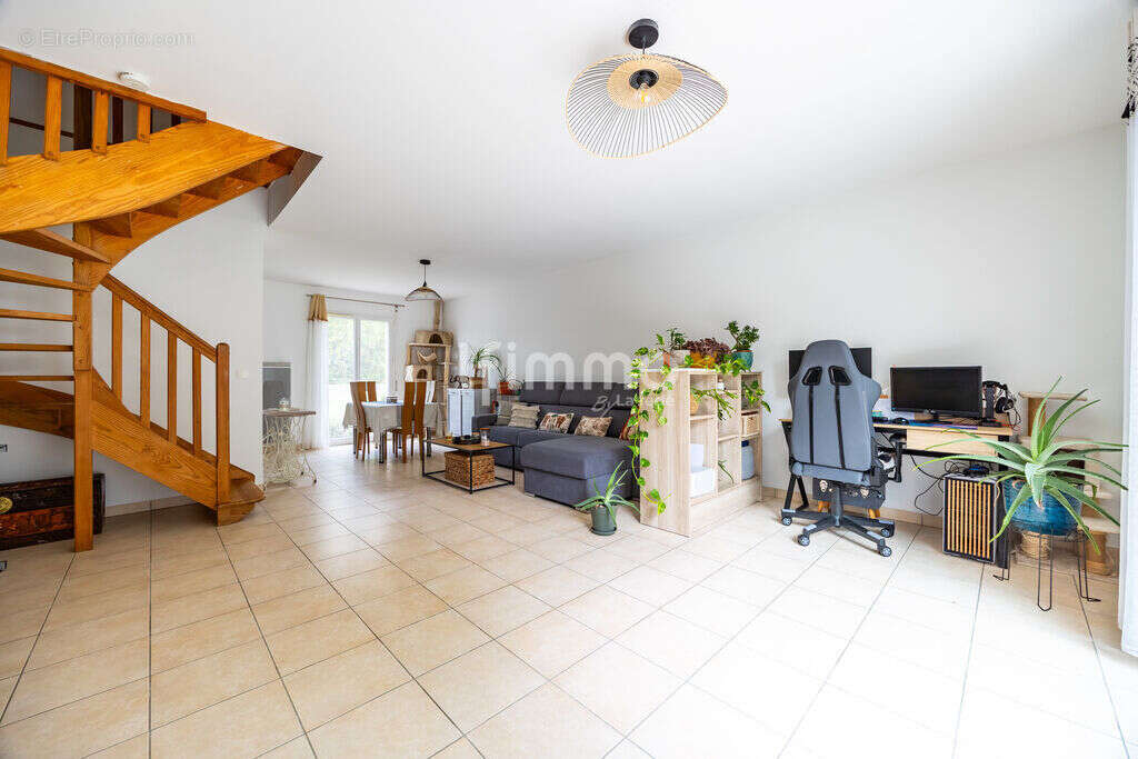 Maison à SAINT-MEDARD-D'EYRANS