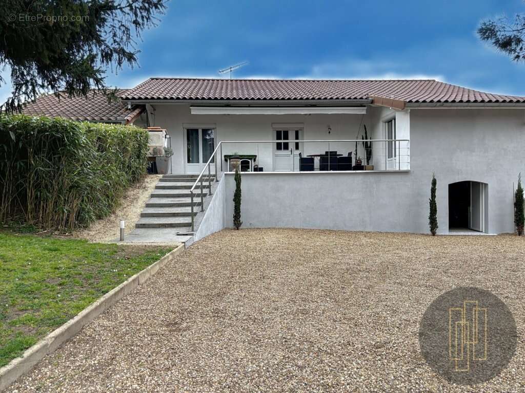 Maison à SAINT-GEORGES-DE-RENEINS