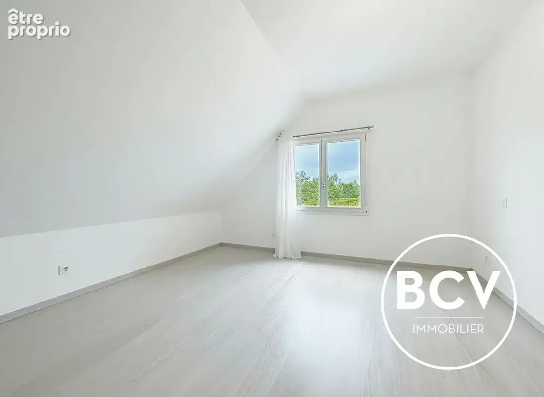 Maison de 2015 type T6 avec 4 chambres et garage - photo 5