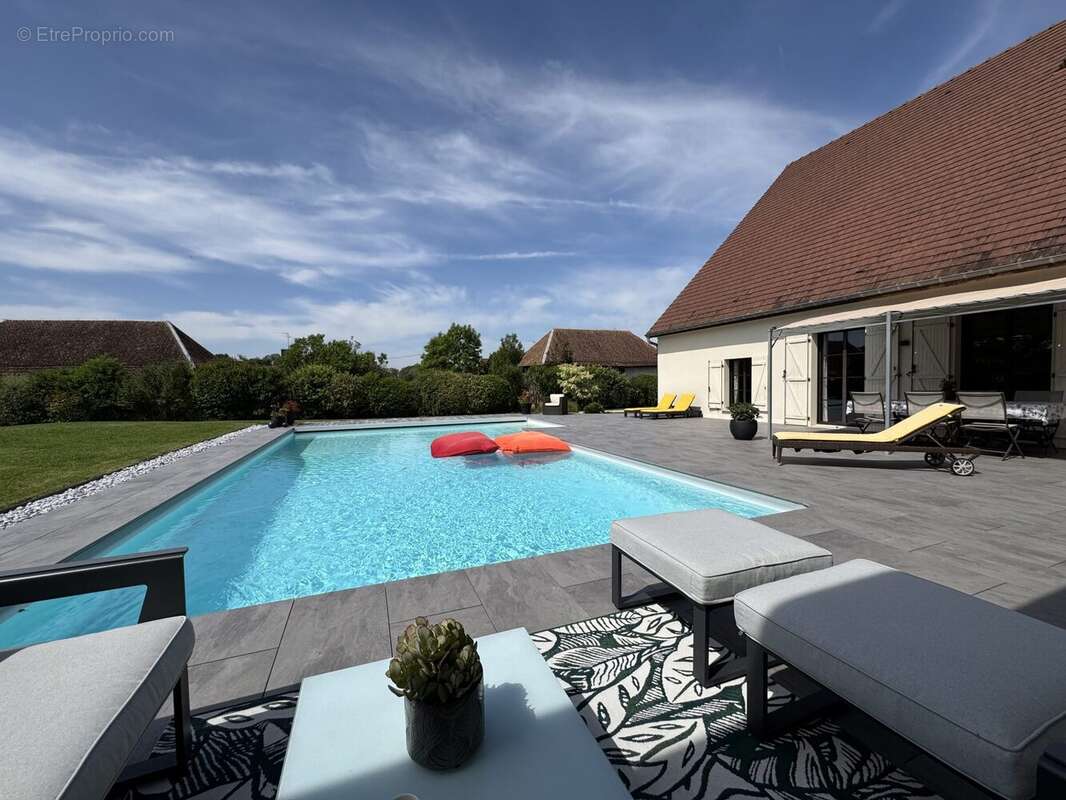 Maison 308 m² à Troyes  - photo 3