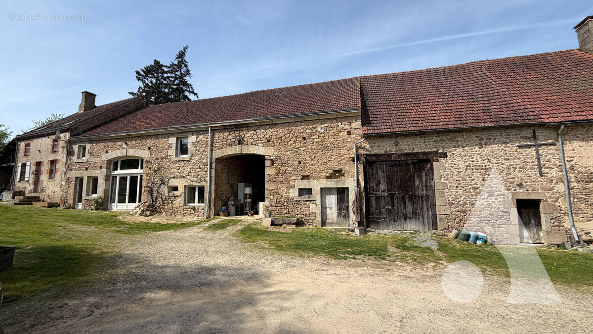 Maison à ROCHES