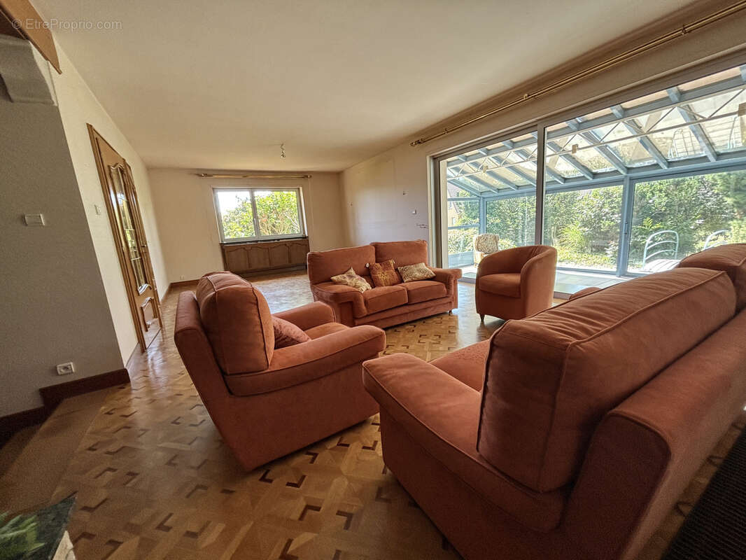 Élégante maison familiale de 220 m2 sur un magnifique terrain arboré de 15 ares - photo 4