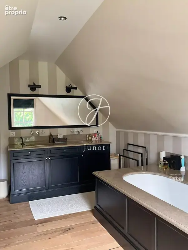 Mouvaux – Maison d’exception – 7 pièces - 262.48m² habitables – 7 pièces – 5 chambres – Piscine – Parc paysagé – Garage et parki - photo 25