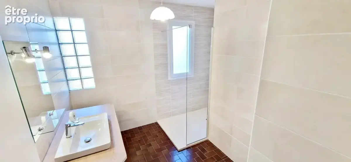 EXCLUSIVITÉ – Maison familiale de 195 m² – 7 chambres – Sous-sol complet – Double garage – Condé-sur-Vire - photo 14