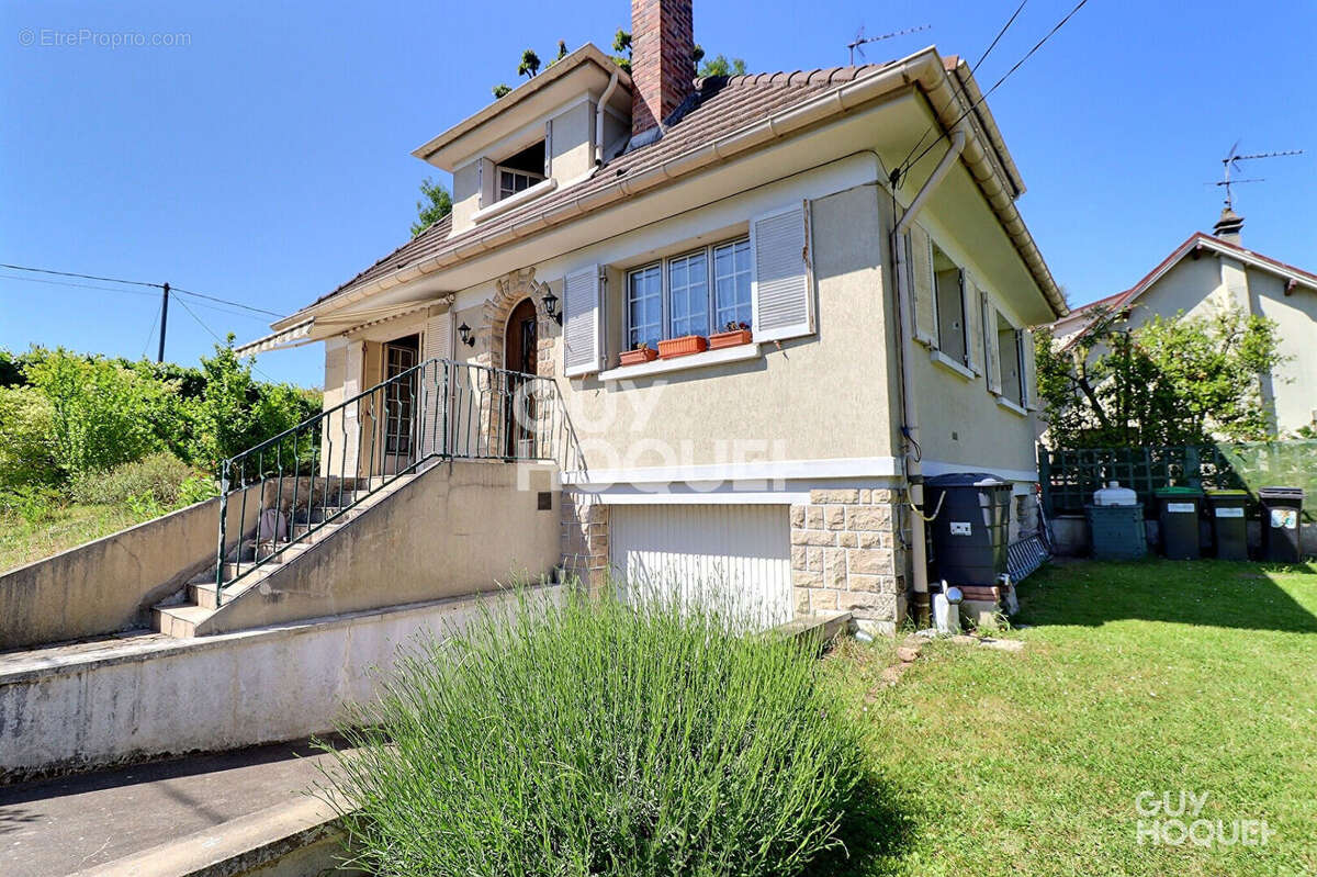 Maison à SAINTE-GENEVIEVE-DES-BOIS
