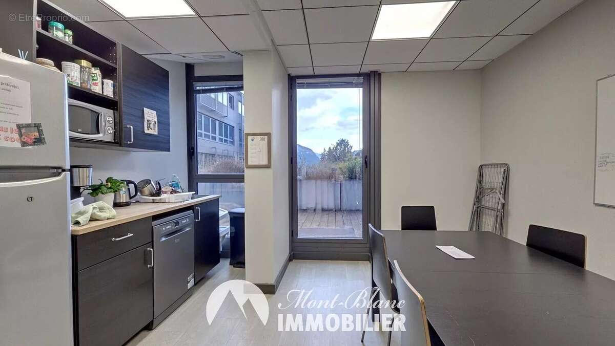Espace commercial moderne à Sallanches - photo 13